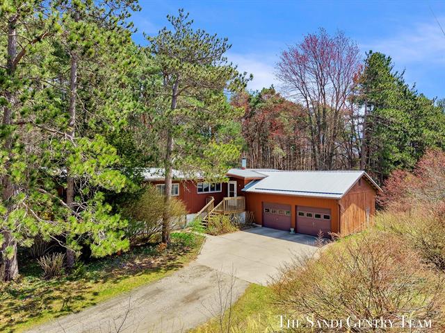 front view picture of 2981 E Sternberg Road, Fruitport, MI. 49415
