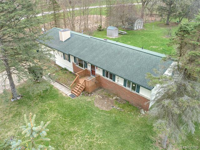 front view picture of 9024 Parshallville Road, Fenton, MI. 48430
