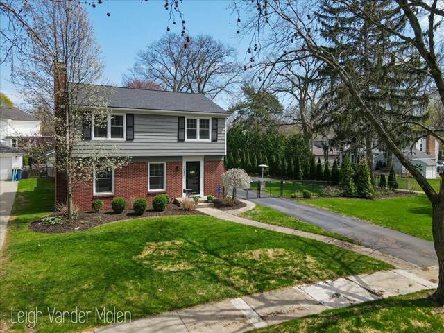 front view picture of 1042 Floral Avenue Se, Grand Rapids, MI. 49506