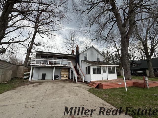 front view picture of 2802 Leach Lake Lane, Hastings, MI. 49058