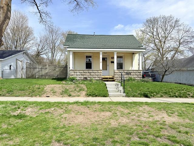 front view picture of 112 W Church Avenue, Reed City, MI. 49677