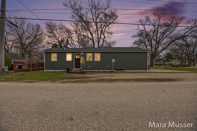 front view picture of 473 W 22Nd Street, Holland, MI. 49423