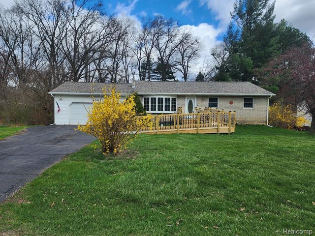 front view picture of 4008 Mcarthur Road, Jackson, MI. 49203