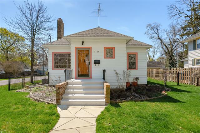 front view picture of 1128 Homecrest Avenue, Kalamazoo, MI. 49001