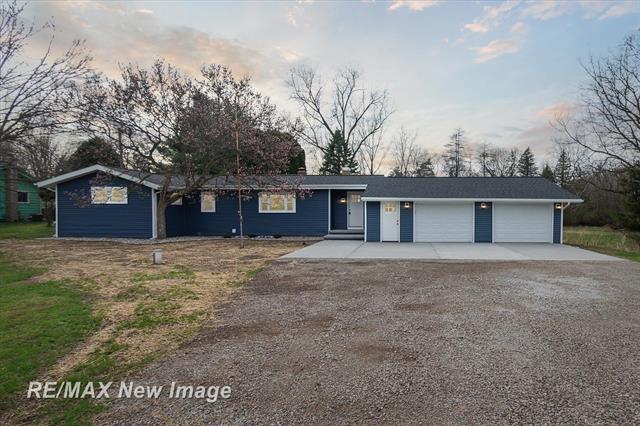 front view picture of 1604 S M52 Street, Owosso, MI. 48867