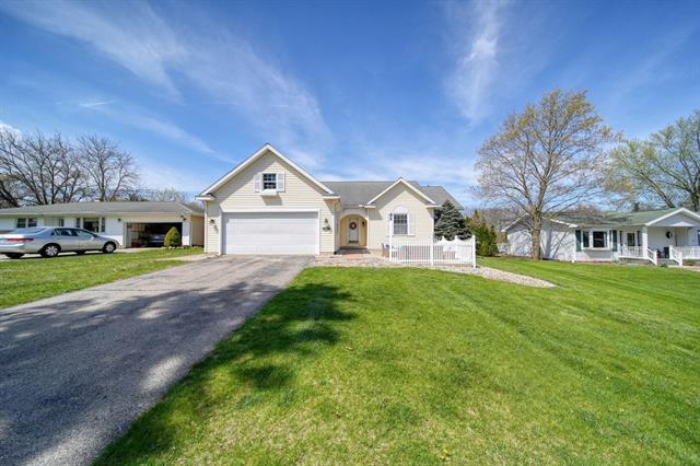 front view picture of 434 Helen Street, Brooklyn, MI. 49230