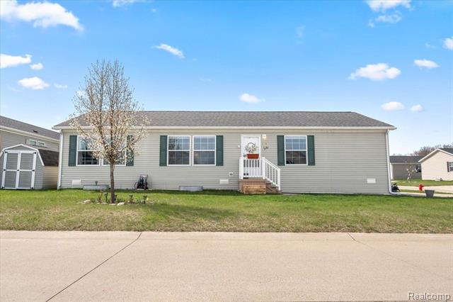 front view picture of 5198 Sheffield Drive, Holly, MI. 48442