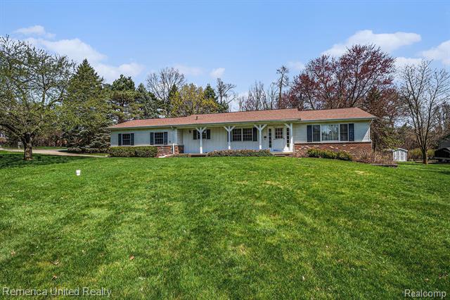 front view picture of 1264 Fox Hills Drive, Howell, MI. 48843
