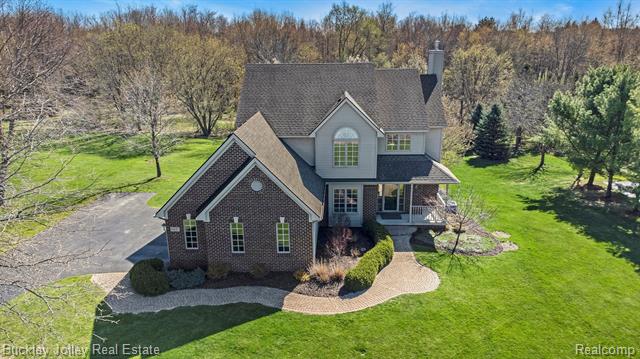 front view picture of 8537 Saddlewood Drive, Brighton, MI. 48116
