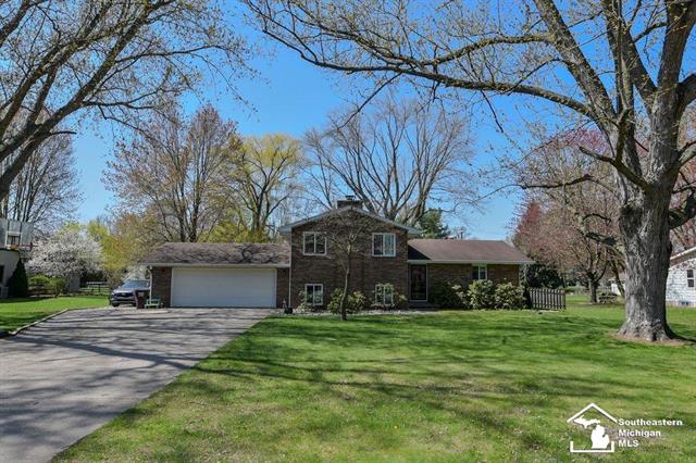 front view picture of 2431 Glenda Drive, Monroe, MI. 48162
