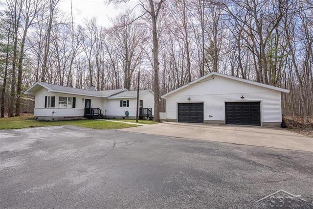 front view picture of 833 E Pine River Road, Midland, MI. 48640