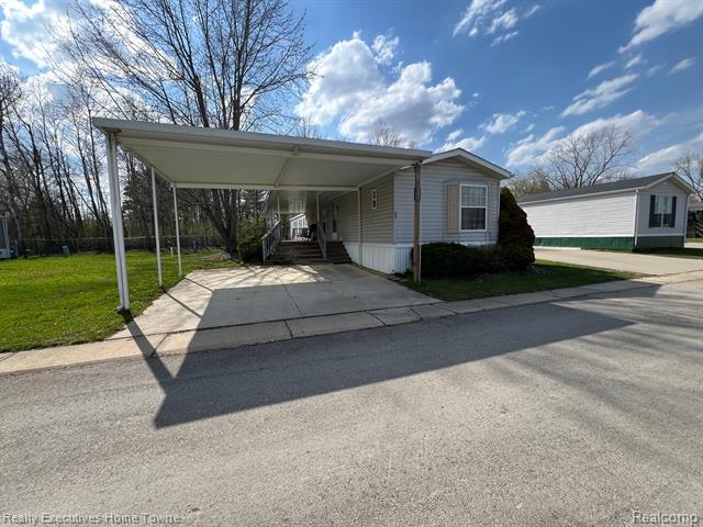 front view picture of 7168 Mapleview Circle W, Brown City, MI. 48416