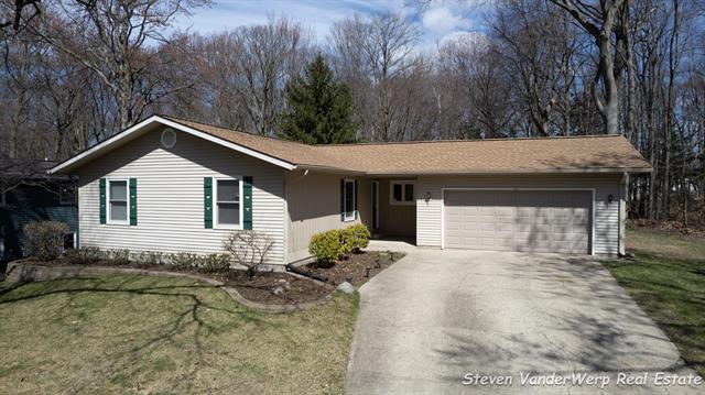 front view picture of 1717 Dykhouse Avenue, Grand Haven, MI. 49417