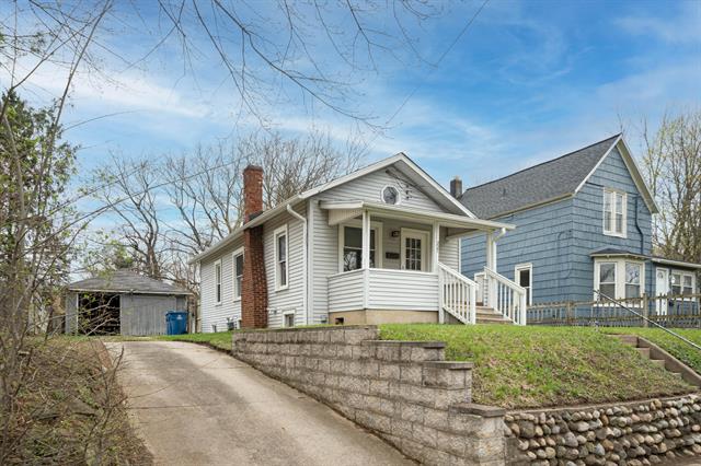 front view picture of 227 Laurel Drive, Battle Creek, MI. 49017