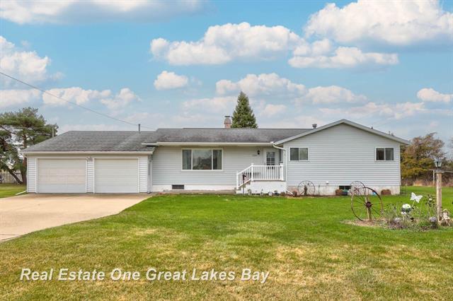 front view picture of 2365 W German Road, Bay City, MI. 48708