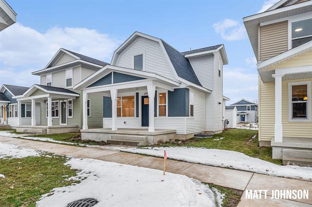 front view picture of 2114 Linden Avenue Se, Grand Rapids, MI. 49507