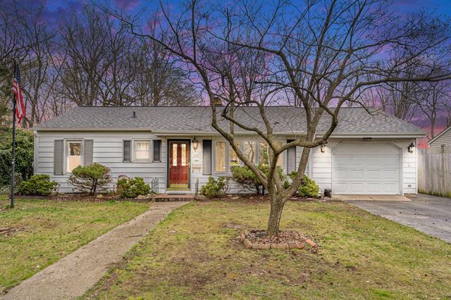 front view picture of 2217 Cambridge Drive, Kalamazoo, MI. 49001