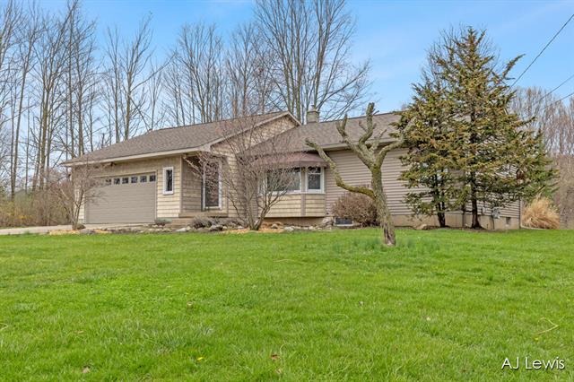 front view picture of 3281 Bauer Road, Jenison, MI. 49428