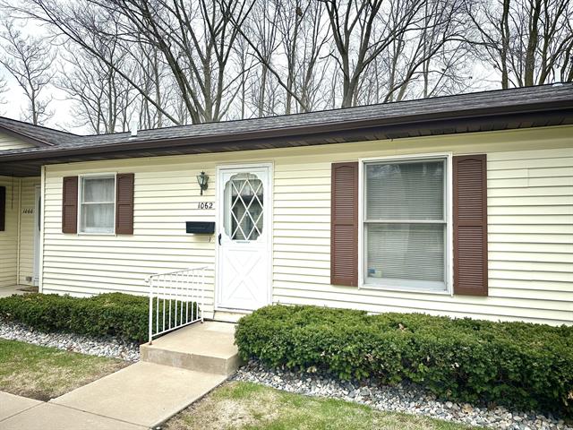 front view picture of 1062 Walnut Grove Drive, Muskegon, MI. 49441