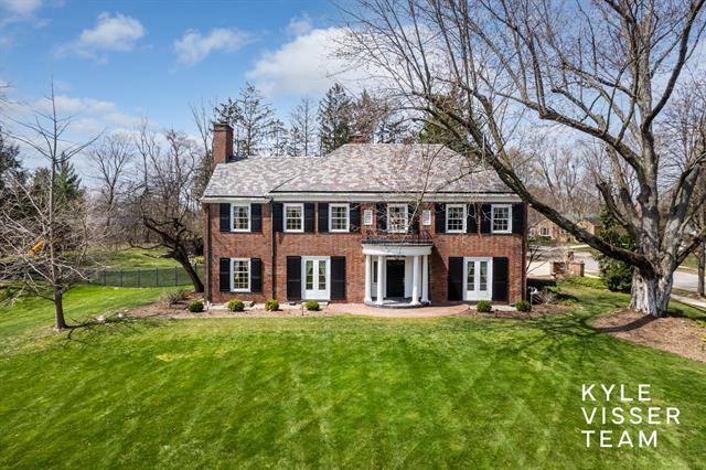 front view picture of 31 Mayfair Drive Ne, Grand Rapids, MI. 49503