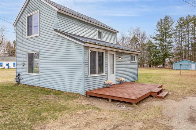 front view picture of 430 N Perry Street, Barryton, MI. 49305