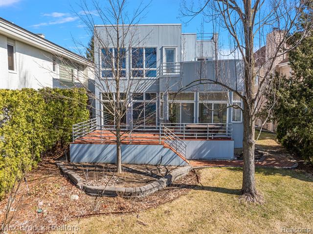 front view picture of 3217 Interlaken St, West Bloomfield, MI. 48323