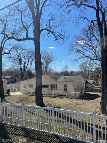 front view picture of 311 Longspur Ln, Commerce Township, MI. 48382