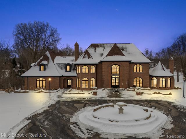 front view picture of 5305 Elmgate Bay Dr, West Bloomfield, MI. 48324