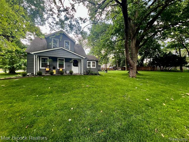 front view picture of 3705 Sancroft Ave, West Bloomfield, MI. 48324