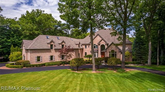 front view picture of 3002 Tall Timbers Dr, Milford, MI. 48380