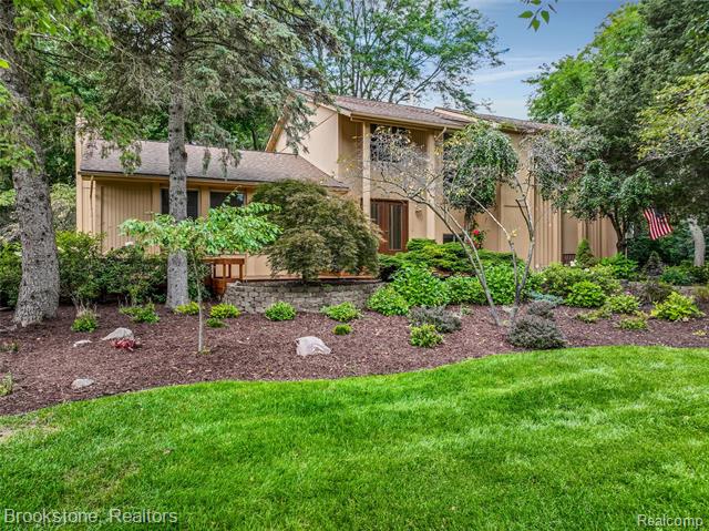 front view picture of 3616 Elder Rd S, West Bloomfield, MI. 48324
