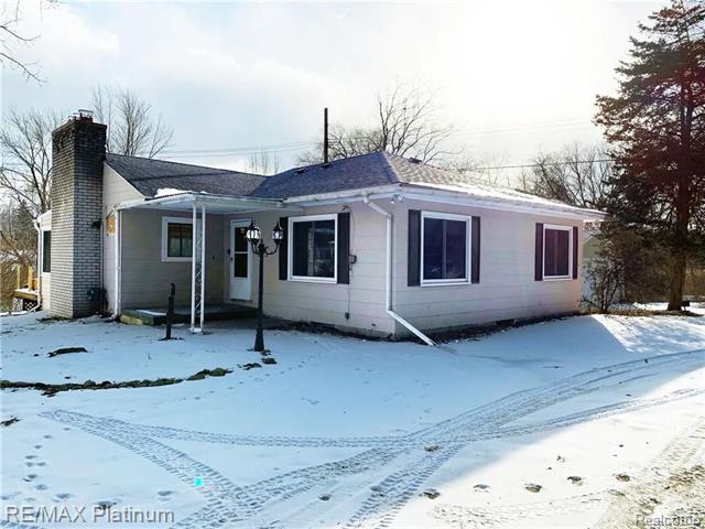 front view picture of 345 S Houghton St, Milford, MI. 48381