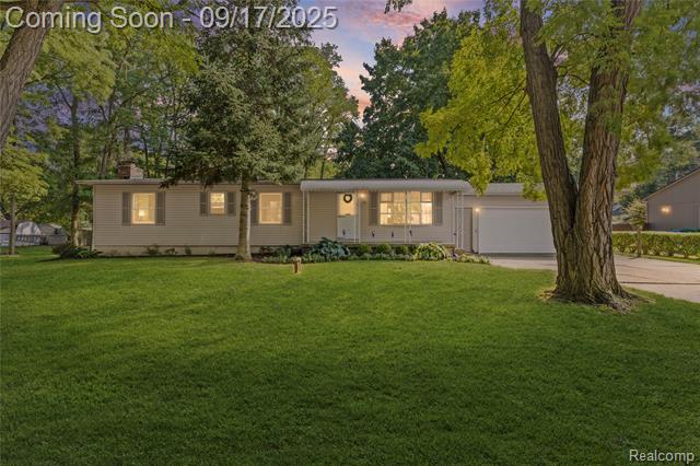 front view picture of 135 Robin Rd, Commerce Township, MI. 48382