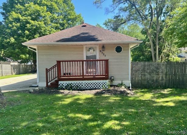front view picture of 9325 Commerce Rd, Commerce Township, MI. 48382