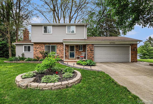 front view picture of 4784 Half Penny Ct, Commerce Township, MI. 48382