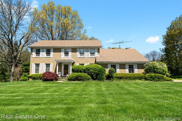 front view picture of 1945 Bamby Ln, Milford, MI. 48381