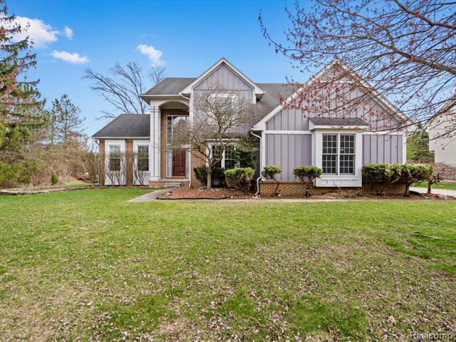 front view picture of 7359 Water Oaks Dr, West Bloomfield, MI. 48324
