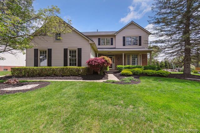front view picture of 2231 Applebrook Dr, Commerce Township, MI. 48382