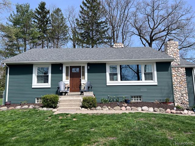front view picture of 620 East St, Milford, MI. 48381