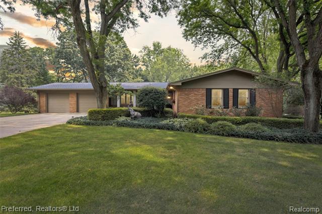 front view picture of 562 Burns Rd, Milford, MI. 48381