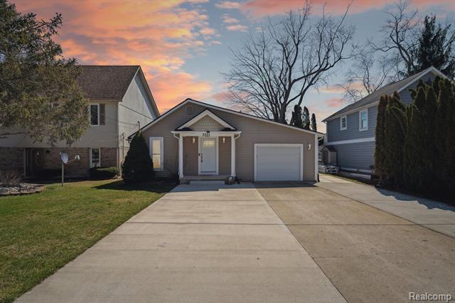 front view picture of 3331 Newton Rd, Commerce Township, MI. 48382