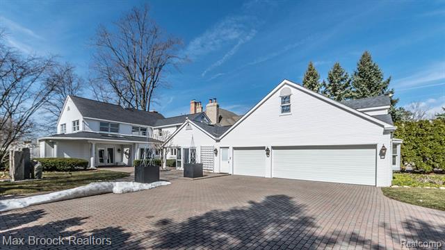 front view picture of 3141 Interlaken St, West Bloomfield, MI. 48323