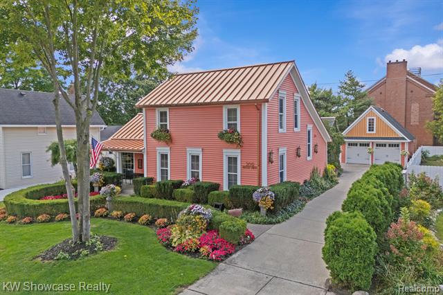 front view picture of 209 Hickory St, Milford, MI. 48381