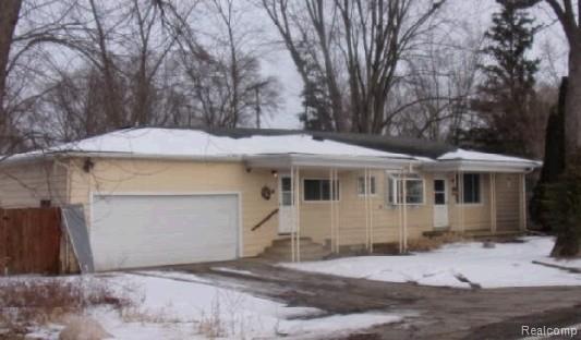 front view picture of 3302 Newton Rd, Commerce Township, MI. 48382