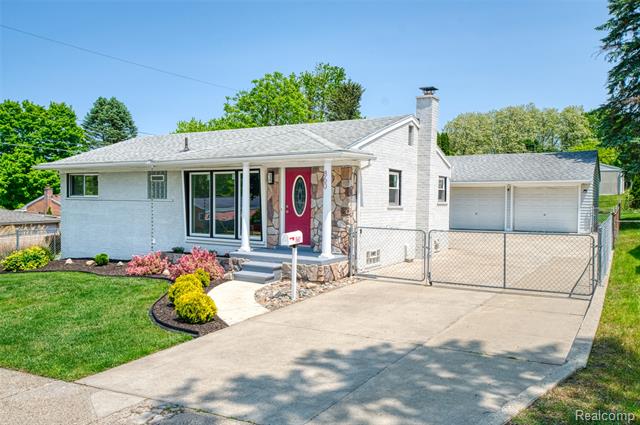 front view picture of 860 Friar Dr, Milford, MI. 48381