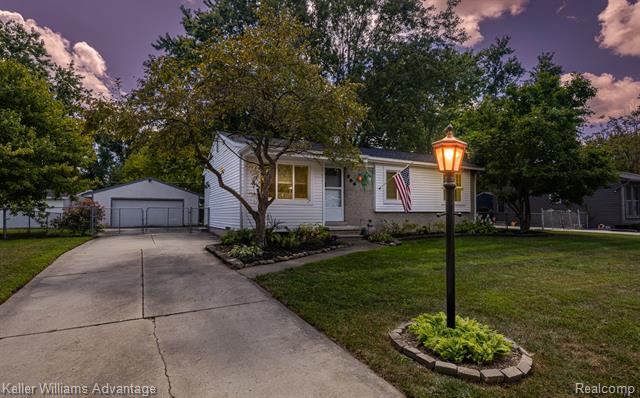 front view picture of 934 Prince St, Milford, MI. 48381