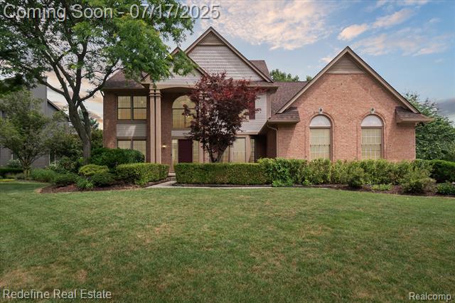 front view picture of 2841 Treyburn Ln, West Bloomfield, MI. 48324