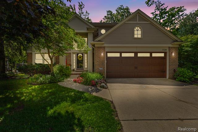 front view picture of 7320 Willow Oak Dr, West Bloomfield, MI. 48324