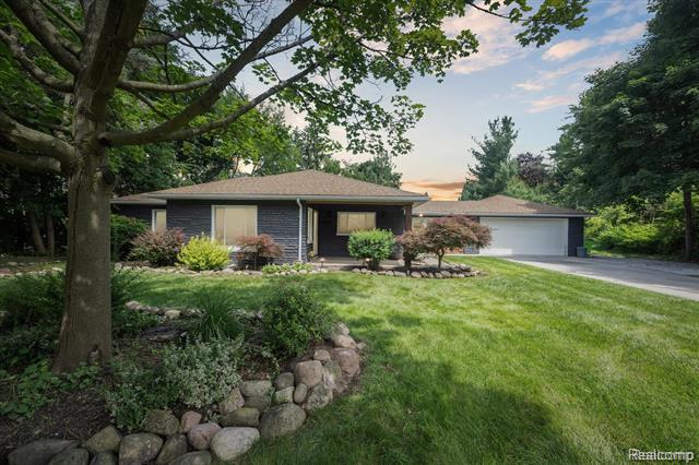 front view picture of 105 George St, Milford, MI. 48381