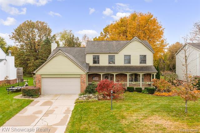 front view picture of 9043 Woods Edge Dr, Commerce Township, MI. 48382